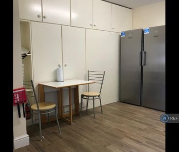 6 bedroom semi-detached house to rent - Photo 4