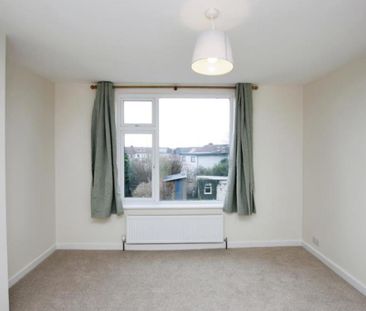 Unfurnished three bedroom semi-detached family house. Available now! - Photo 3