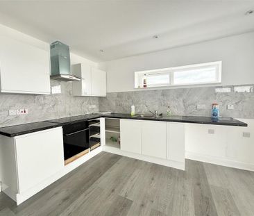 2 bedroom penthouse to rent - Photo 6