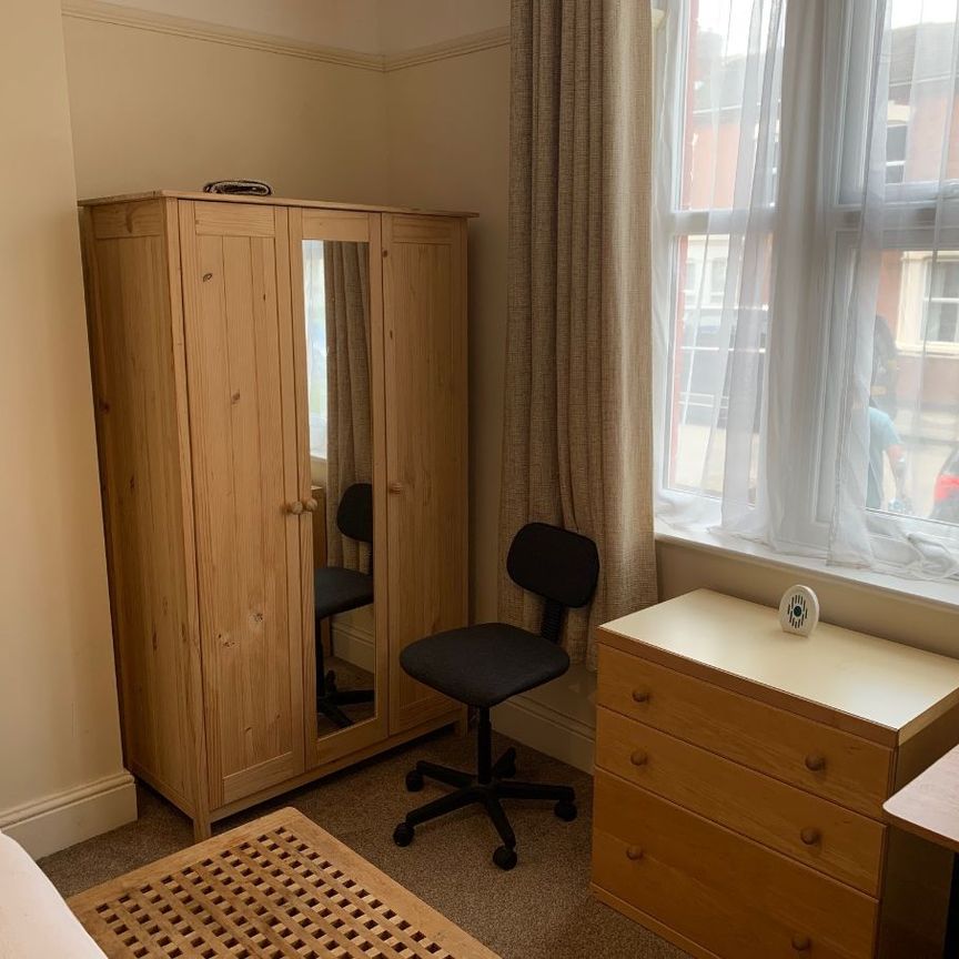 4 bedroom house - Photo 1