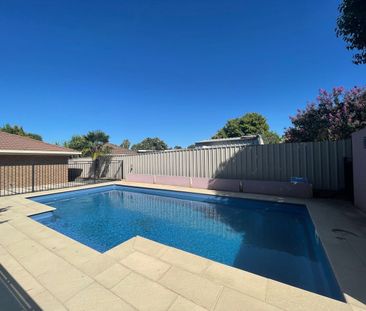 Large Family Home with Pool - Photo 4