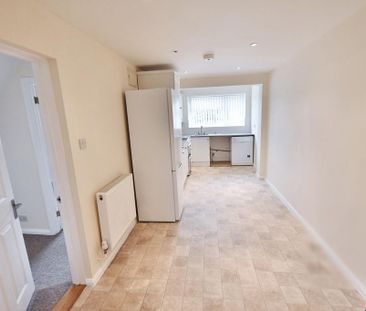 3 bedroom semi-detached house to rent - Photo 6