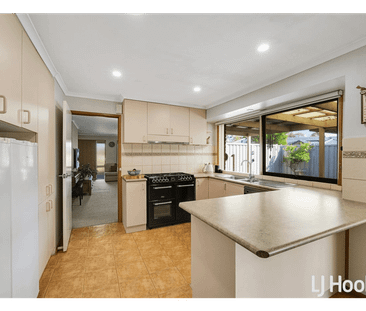 20 Crestmont Drive, Melton South, Vic 3338 - Photo 5