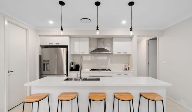 IMMACULATE SINGLE LEVEL HOME - Photo 1