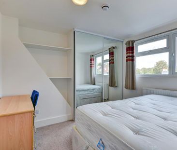 6 bedroom house to rent - Photo 3