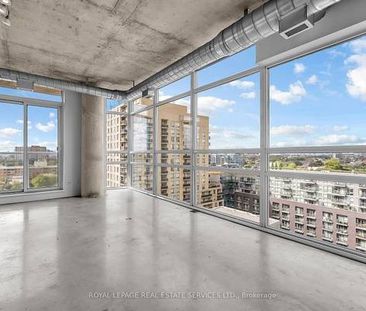 QUEEN WEST 1 BED CORNER UNIT HARD LOFT LOCKER INCLD - Photo 1