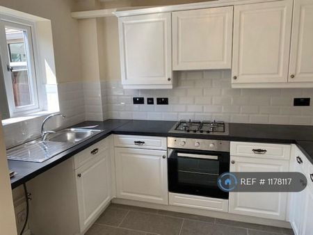 2 bedroom terraced house to rent - Photo 2