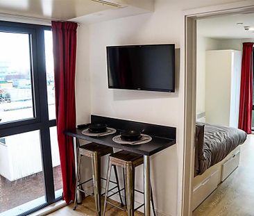 1 bedroom in a flat share to rent - Photo 2