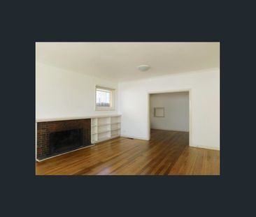 IDEAL FAMILY HOME IN PRIME LOCATION - Photo 1