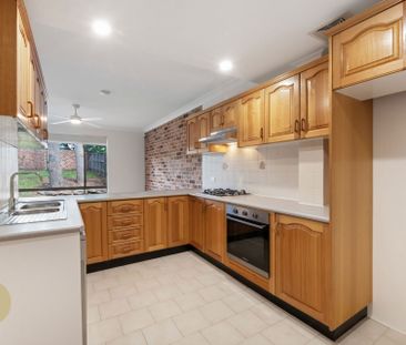 Spacious & Freshly Updated 3-Bedroom Townhouse in a Quiet Complex - Photo 4