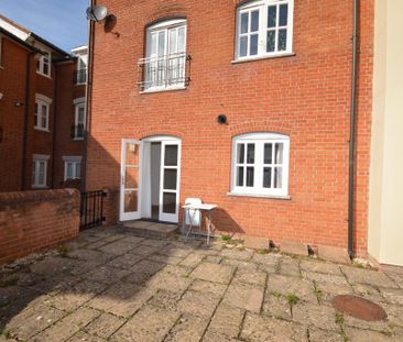 1 bedroom ground floor flat to rent - Photo 1