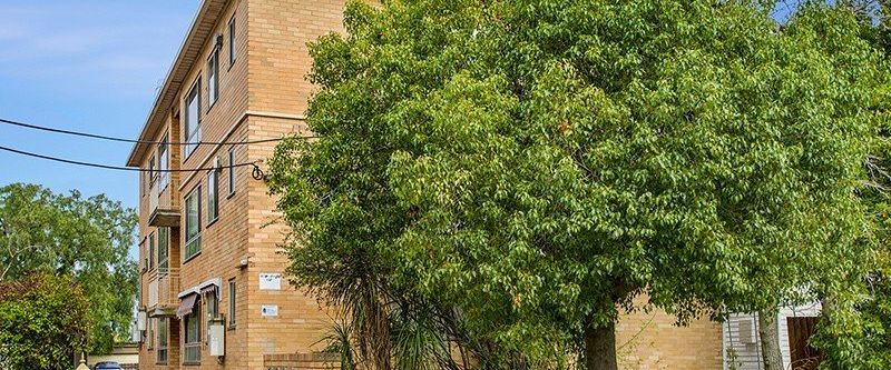 Perfectly positioned in the heart of Essendon! - Photo 1