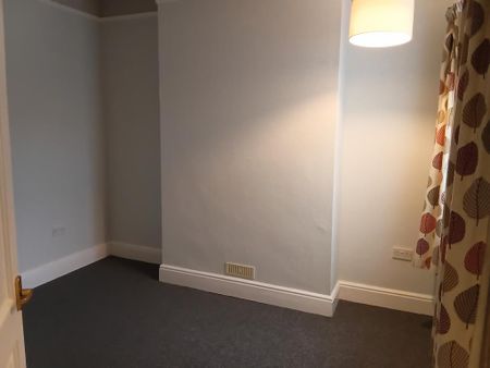 2 bedroom ground floor flat to rent - Photo 4