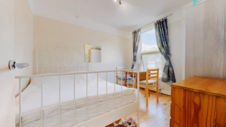 1 Bed 1 Bath - Photo 3