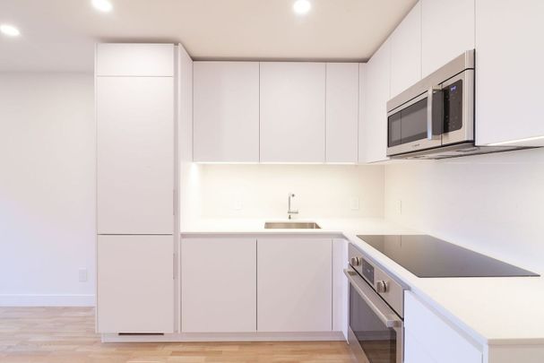 4505 Dupuis Avenue, Montréal, QC - Photo 1