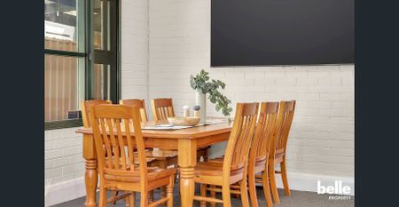 Fully furnished home– Close to Airport, CBD & Beaches - Photo 2