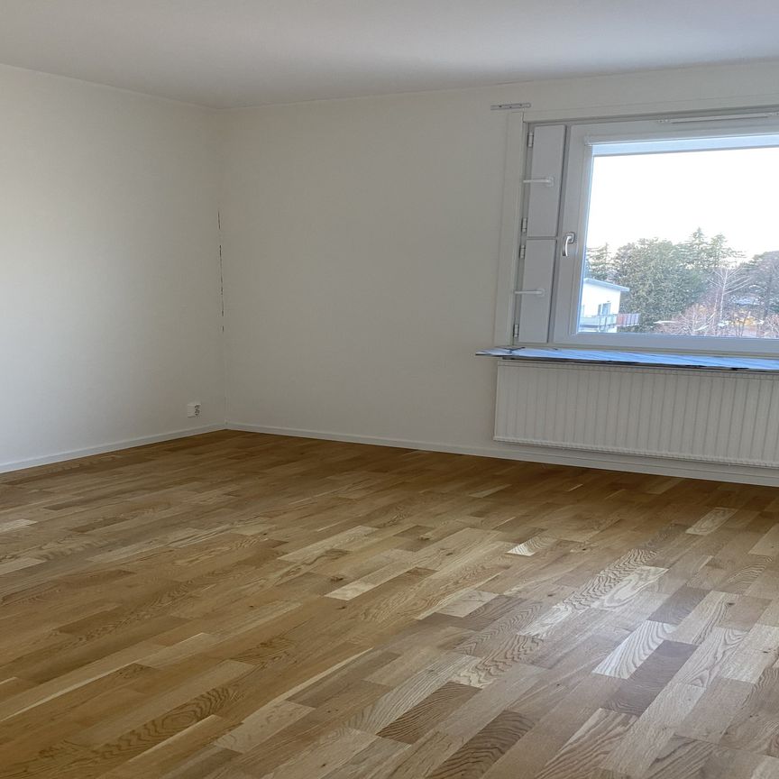 Hasselgatan, Upplands Väsby - Photo 1