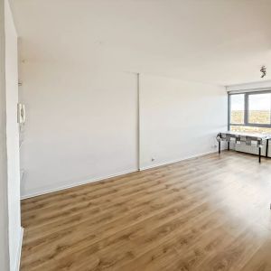 A louer, appartement type 2 rénové en plein centre ville - Photo 2