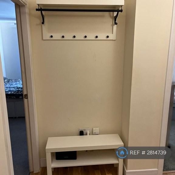 1 bedroom in a flat share to rent - Photo 1