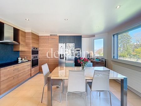 Magnifique villa d'env. 240m2 habitables avec piscine et jardin privatifs! - Photo 2