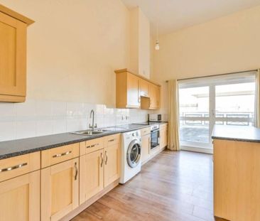 2 Bed Penthouse, Gean Court, N11 - Photo 3