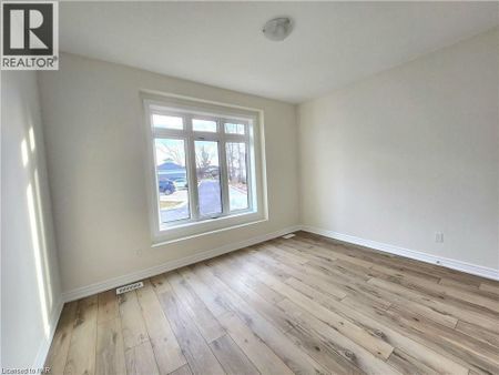 For Lease - 15 SHAMROCK Common, St. Catharines, Ontario - Photo 2