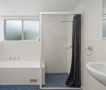 Freshly Paint Ground Floor Unit In The Heart Of Hornsby - Photo 4