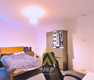 8 bedroom detached house to rent - Photo 4