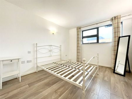1 Bedroom - Photo 5