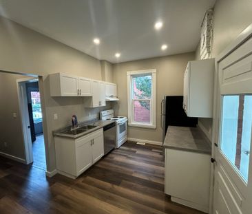 For Lease - 40 Queen Street, St. Thomas, Ontario - Photo 1