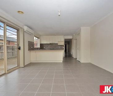 “Great Family Home in Stunning Location!” - Photo 4