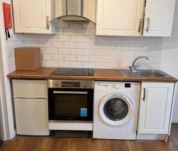 Studio Flat, Cranfield Close, SE27 - Photo 3