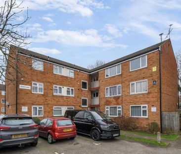 2 bedroom Flat To Let - Photo 2