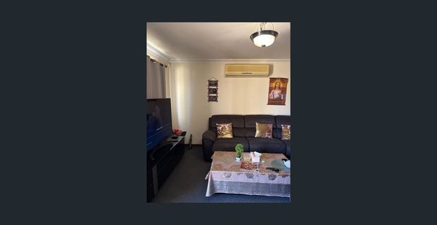 3x1 UNIT IN DIANELLA! - Photo 1