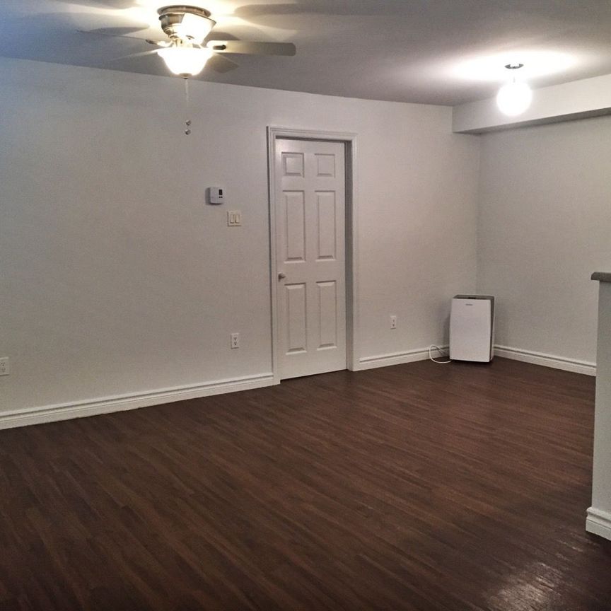 For Lease - 222 Kenilworth Avenue Unit# B, Toronto, Ontario - Photo 1