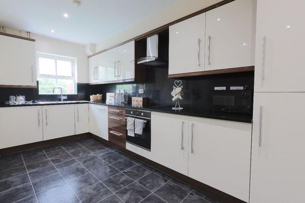 6 bedroom terraced house to rent - Photo 1