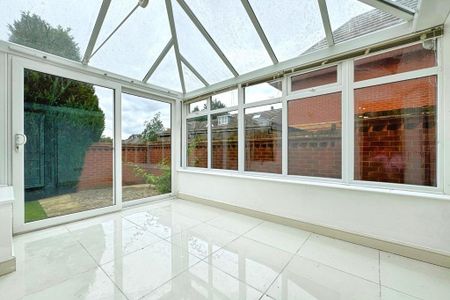 4 bedroom end of terrace house to rent - Photo 2