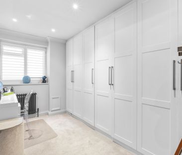 Upper Richmond Road, SW15, London - Photo 1