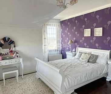 Vila eleganta cu 6 camere, de inchiriat, in zona Nufarul Oradea - Fotografie 5
