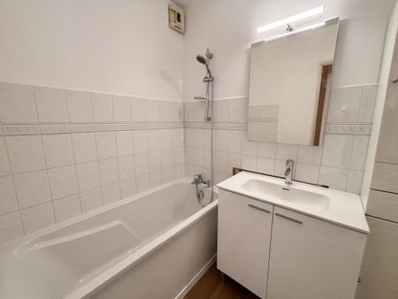 Location Appartement 3 pièces 60m² LES SABLES D OLONNE 85100 - Photo 4