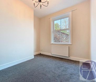 2 bedroom semi-detached house to rent - Photo 6