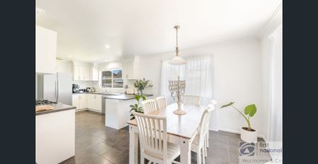 IMMACULATE FAMILY HOME - Photo 4