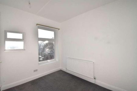 De La Pole Avenue, Hull, HU3 - Photo 3