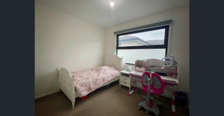 Modern 4-Bedroom Townhouse in Prime Doncaster East Location - Photo 5