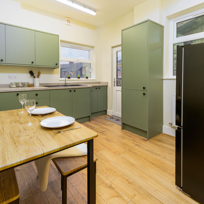 Hi-Spec House share! 🙌 Room 1 - Double En-Suite - Photo 1