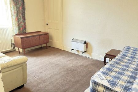 To Let 1 Bed Flat - Photo 2