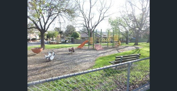 Enjoy the Views! One-bedroom apartment on the first floor. - Photo 1