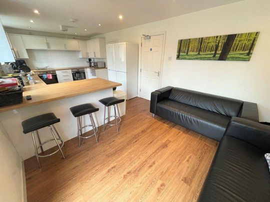 1 bedroom in a house share to rent - Photo 1