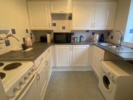 1 bedroom retirement property to rent - Photo 3