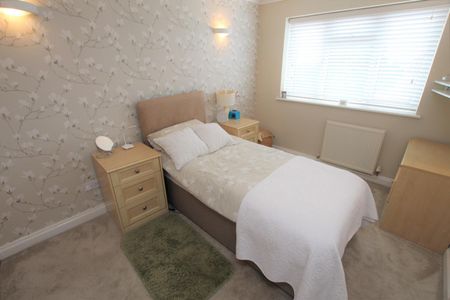 3 bedroom House To Let - Photo 2